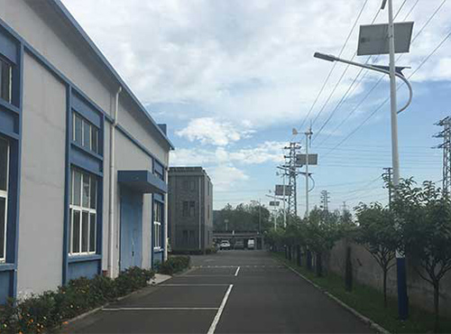 歐陸電氣廠區(qū)風(fēng)光互補(bǔ)路燈系統(tǒng)案例